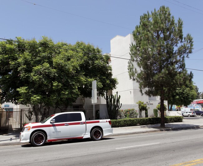 Central Ave Villa in Los Angeles, CA - Foto de edificio - Building Photo