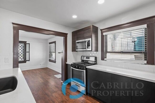 2205 Broadway in San Diego, CA - Building Photo - Building Photo