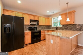 30 Laurel Way in White, GA - Foto de edificio - Building Photo