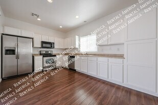 4714 E Laurel Ave in Gilbert, AZ - Building Photo