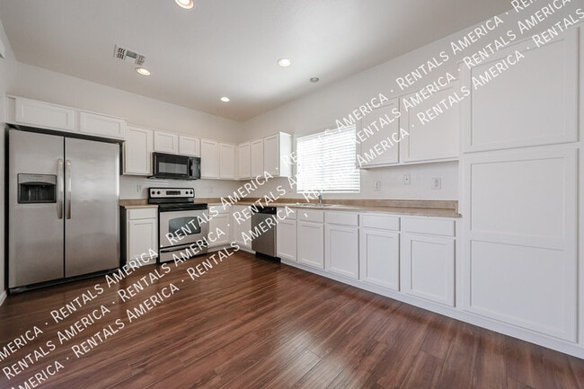 property at 4714 E Laurel Ave