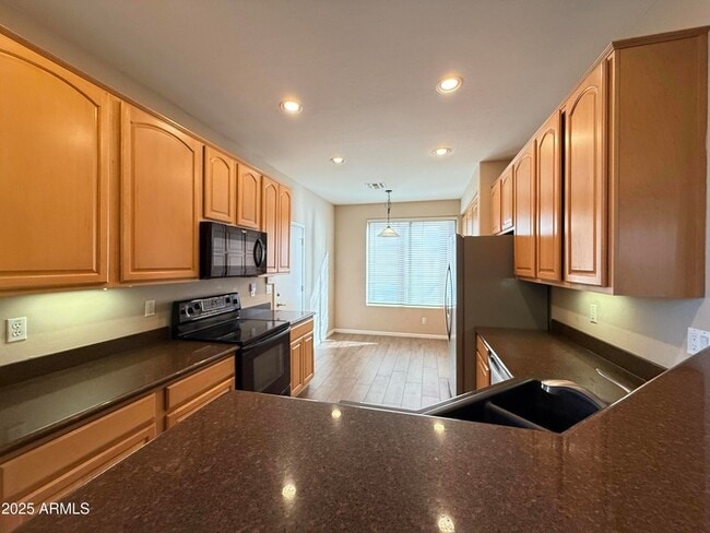 4805 E Wagoner Rd in Scottsdale, AZ - Foto de edificio - Building Photo