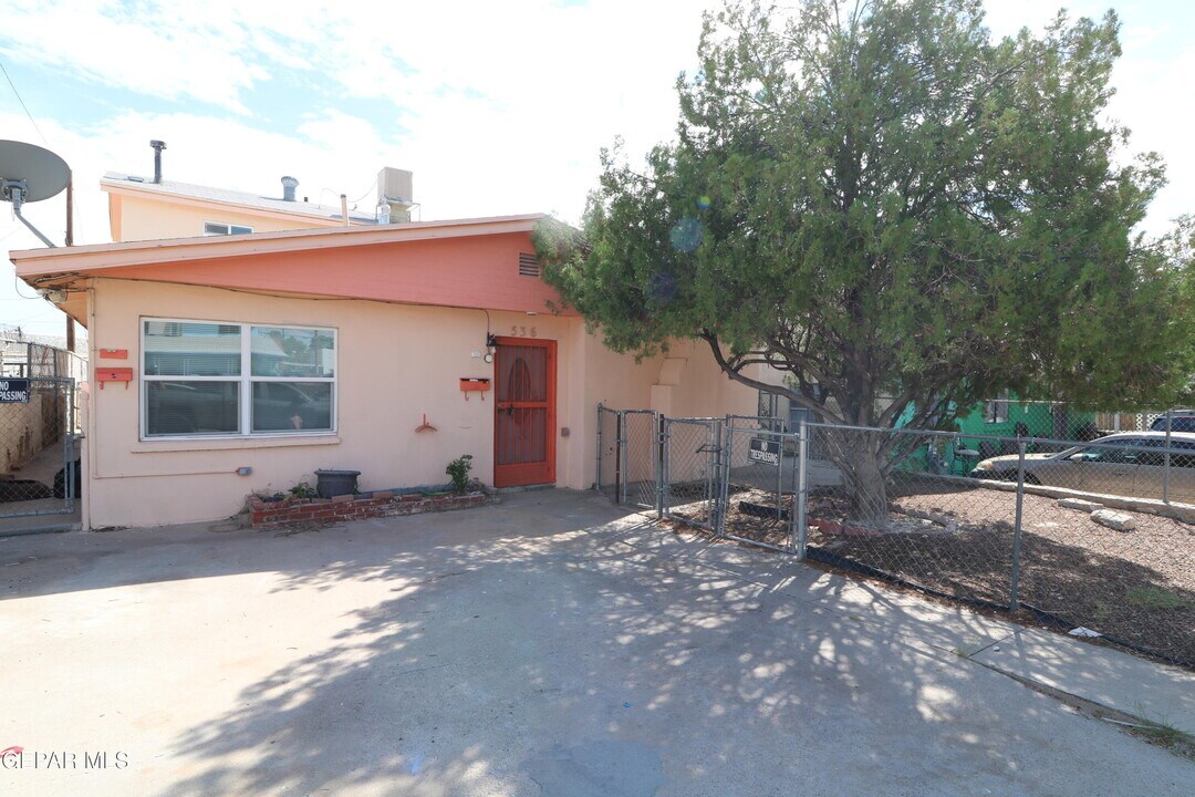 536 Bataan Cir in El Paso, TX - Building Photo