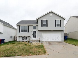 7460 N 110th Ave in Omaha, NE - Building Photo