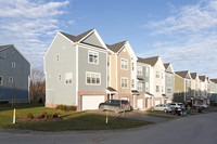 Highland Village in Pittsburgh, PA - Foto de edificio - Building Photo