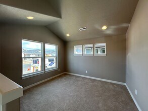 2584 NW Teak Ave in Redmond, OR - Building Photo - Building Photo