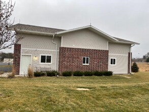 363 E Oak St in Oak Creek, WI - Building Photo - Building Photo