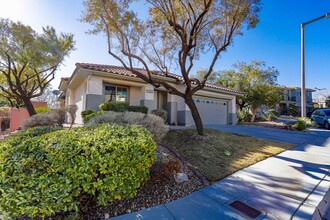 11073 Village Ridge Ln in Las Vegas, NV - Building Photo - Building Photo