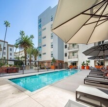 Sawyer in Los Angeles, CA - Foto de edificio - Building Photo