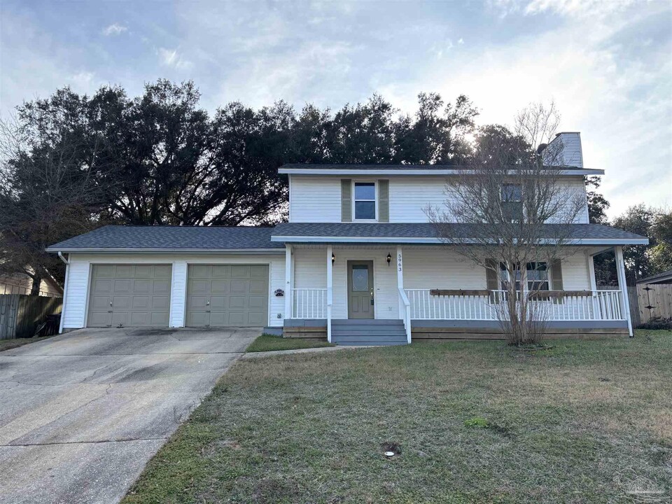 5963 W Shore Dr in Pensacola, FL - Building Photo