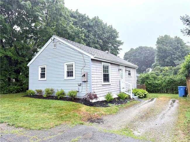 74 Orchard Ave in Middletown, RI - Building Photo - Building Photo