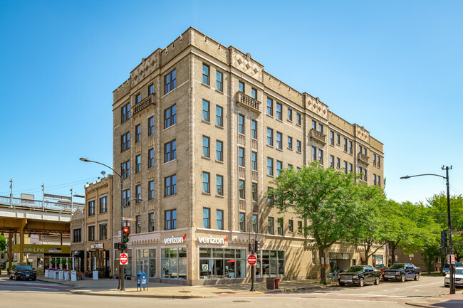 property at 1650 W Roscoe St