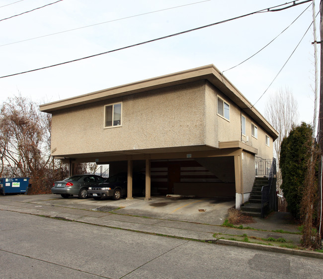 Peco Plaza Apartments in Seattle, WA - Building Photo - Building Photo