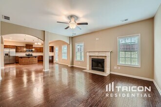 328 Cliffhaven Cir in Newnan, GA - Foto de edificio - Building Photo