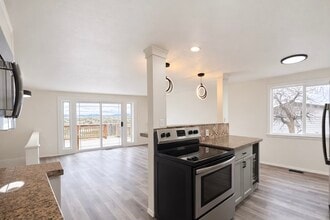 9880 S Fox Ridge Dr in Boise, ID - Building Photo - Building Photo