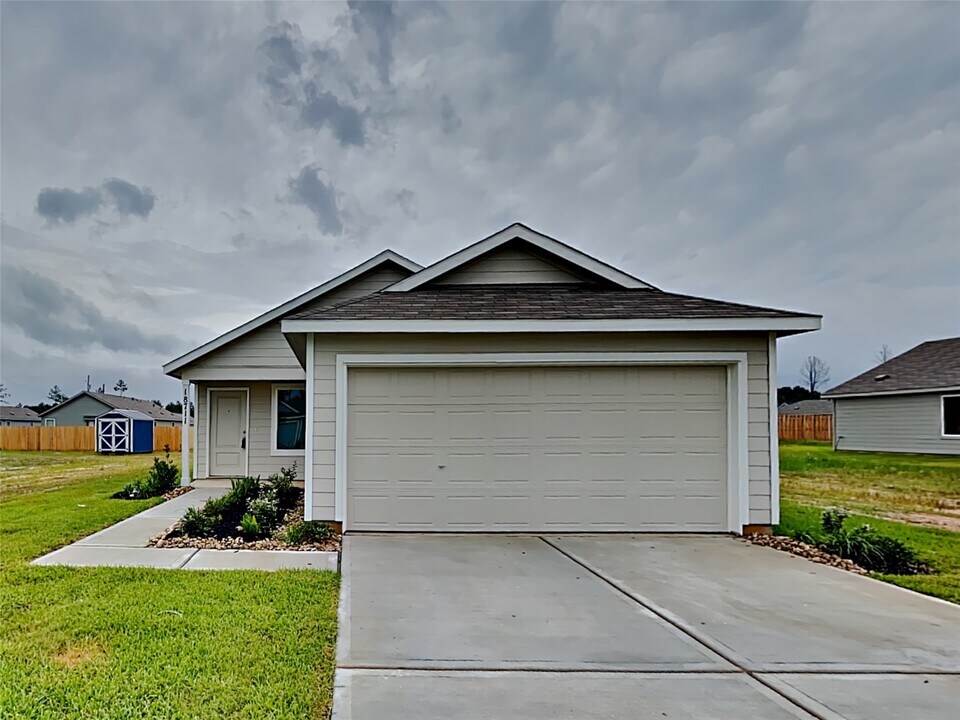 18711 Barrichello Dr in Conroe, TX - Building Photo