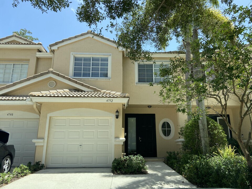 4752 NW 59th Manor in Coconut Creek, FL - Building Photo