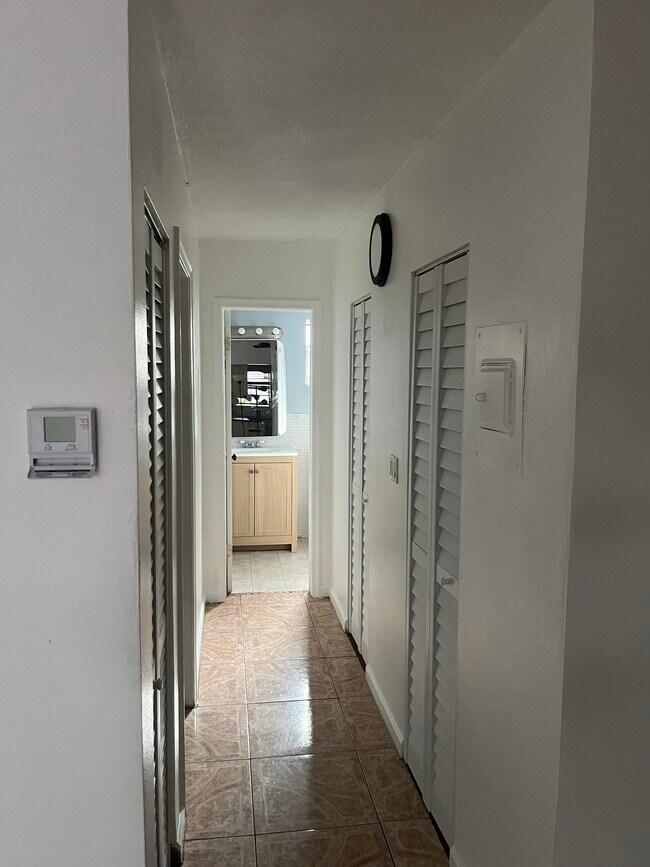 2238 Monroe St, Unit 309 in Hollywood, FL - Foto de edificio - Building Photo