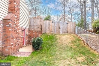 13715 Smallwood Ct in Chantilly, VA - Building Photo - Building Photo