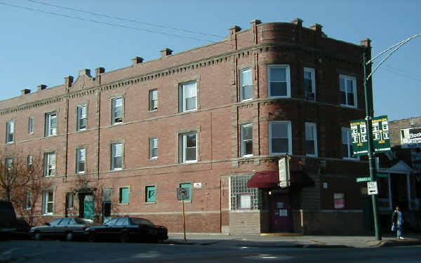 3545 W Fullerton Ave in Chicago, IL - Building Photo