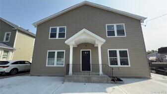 120 Linden Ave in Hempstead, NY - Building Photo