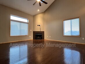 1765 Sara Ct in North Liberty, IA - Building Photo - Building Photo