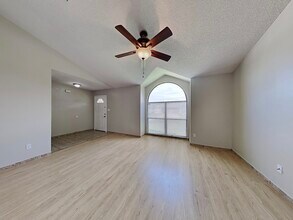 266 Magellan Dr in Kissimmee, FL - Building Photo - Building Photo