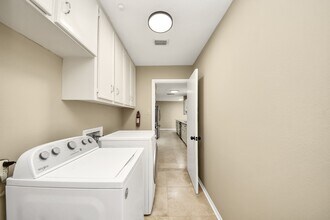 5 Tiffany Square in Sugar Land, TX - Building Photo - Building Photo