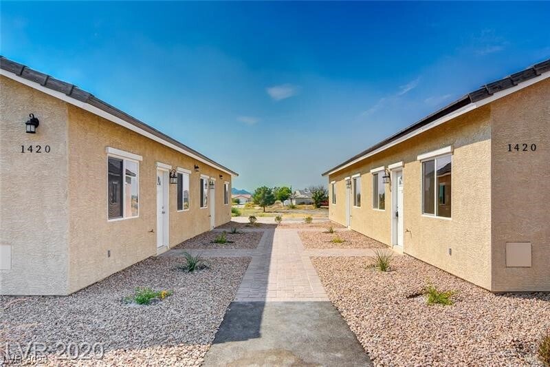 1420 Ogallala St, Unit 4 in Pahrump, NV - Building Photo