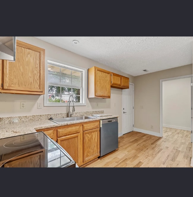 1623 W Hovey St in Springfield, MO - Building Photo - Building Photo