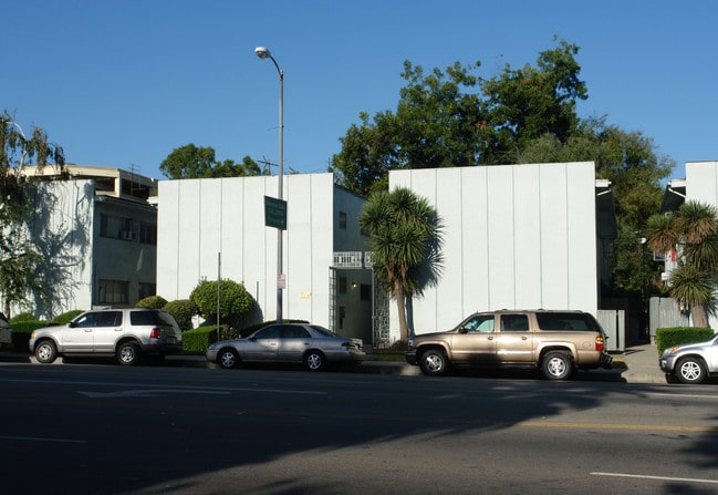 4809 Sepulveda Blvd in Sherman Oaks, CA - Building Photo - Building Photo