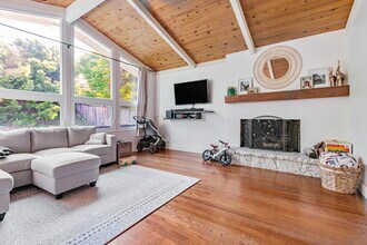 388 E Blithedale Ave in Mill Valley, CA - Building Photo - Building Photo