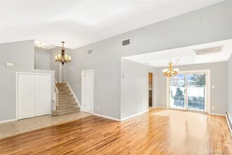 15 Ingram Dr in Hicksville, NY - Building Photo - Building Photo