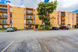 4707 NW 7th St, Unit 110 in Miami, FL - Building Photo - Building Photo