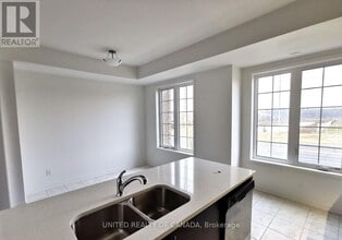 167 Harding Park St in Newmarket, ON - Building Photo - Building Photo