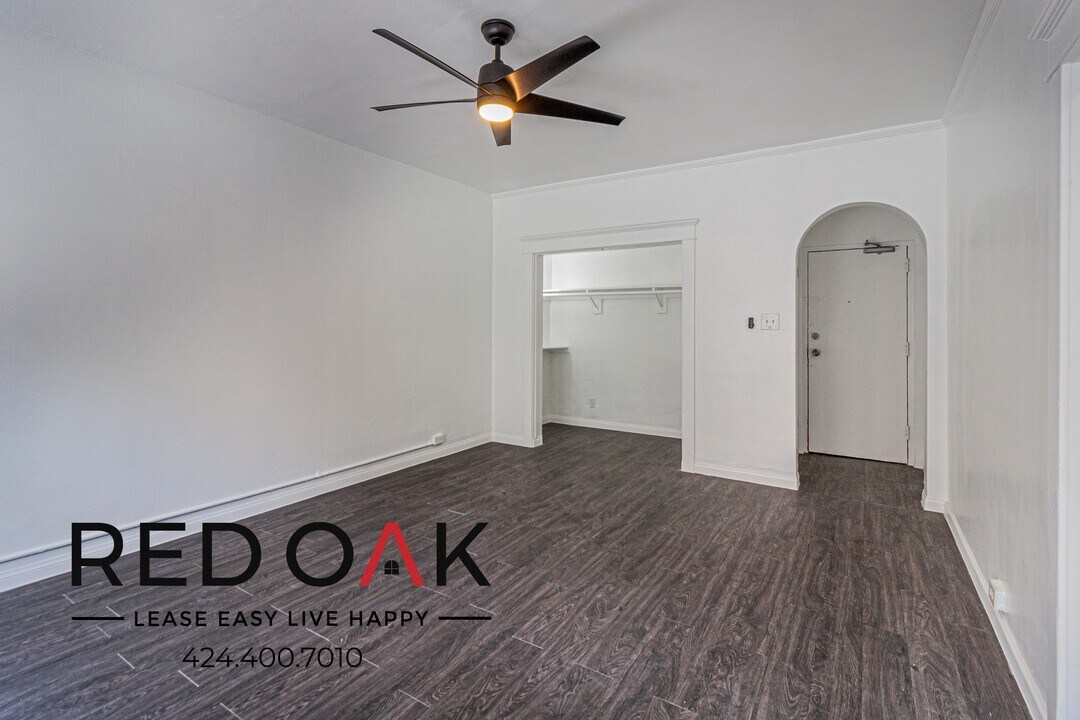 915 Grattan St in Los Angeles, CA - Building Photo