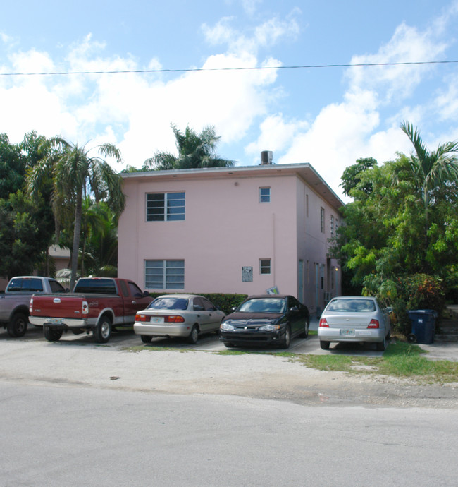 1032 NE 78th Rd in Miami, FL - Foto de edificio - Building Photo