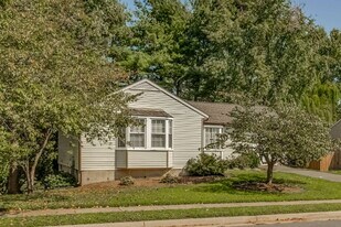 1417 Kingstream Dr in Herndon, VA - Building Photo