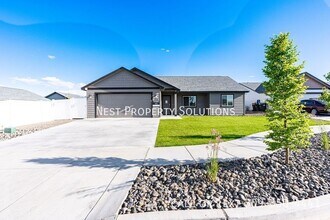 913 N Washington St in Moses Lake, WA - Building Photo - Building Photo
