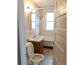 31 Craigie St-Unit -1 in Somerville, MA - Foto de edificio - Building Photo