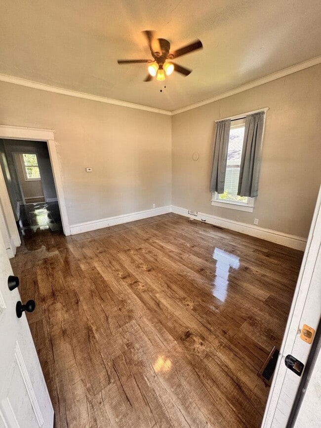 135 E Hall St in Carterville, MO - Building Photo - Building Photo