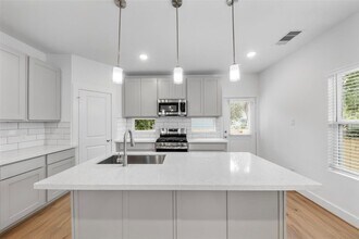 1220 E 33rd St in Houston, TX - Building Photo - Building Photo