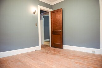 98 1/2 Main St, Unit Apt E in Andover, MA - Foto de edificio - Building Photo