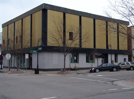 102 E Broadway St in Mt. Pleasant, MI - Building Photo