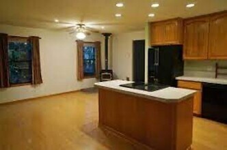 65070 E Lupine Dr in Rhododendron, OR - Building Photo - Building Photo