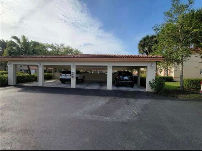 6655 Huntington Lakes Cir, Unit 202 in Naples, FL - Building Photo - Building Photo