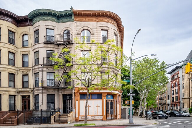 1325 Bedford Ave in Brooklyn, NY - Foto de edificio - Building Photo
