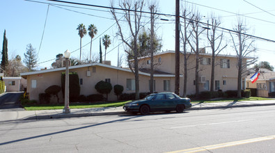 1551 N Arrowhead Ave in San Bernardino, CA - Foto de edificio - Building Photo