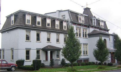 Castle Arms Apartments in Ebensburg, PA - Foto de edificio