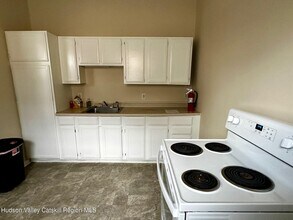 86 Vineyard Ave in Highland, NY - Foto de edificio - Building Photo